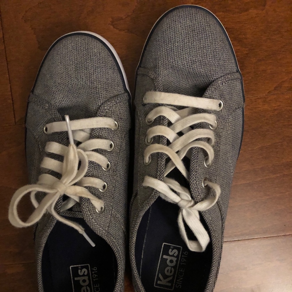 Women’s size 8 Keds sneakers navy pinstripe
